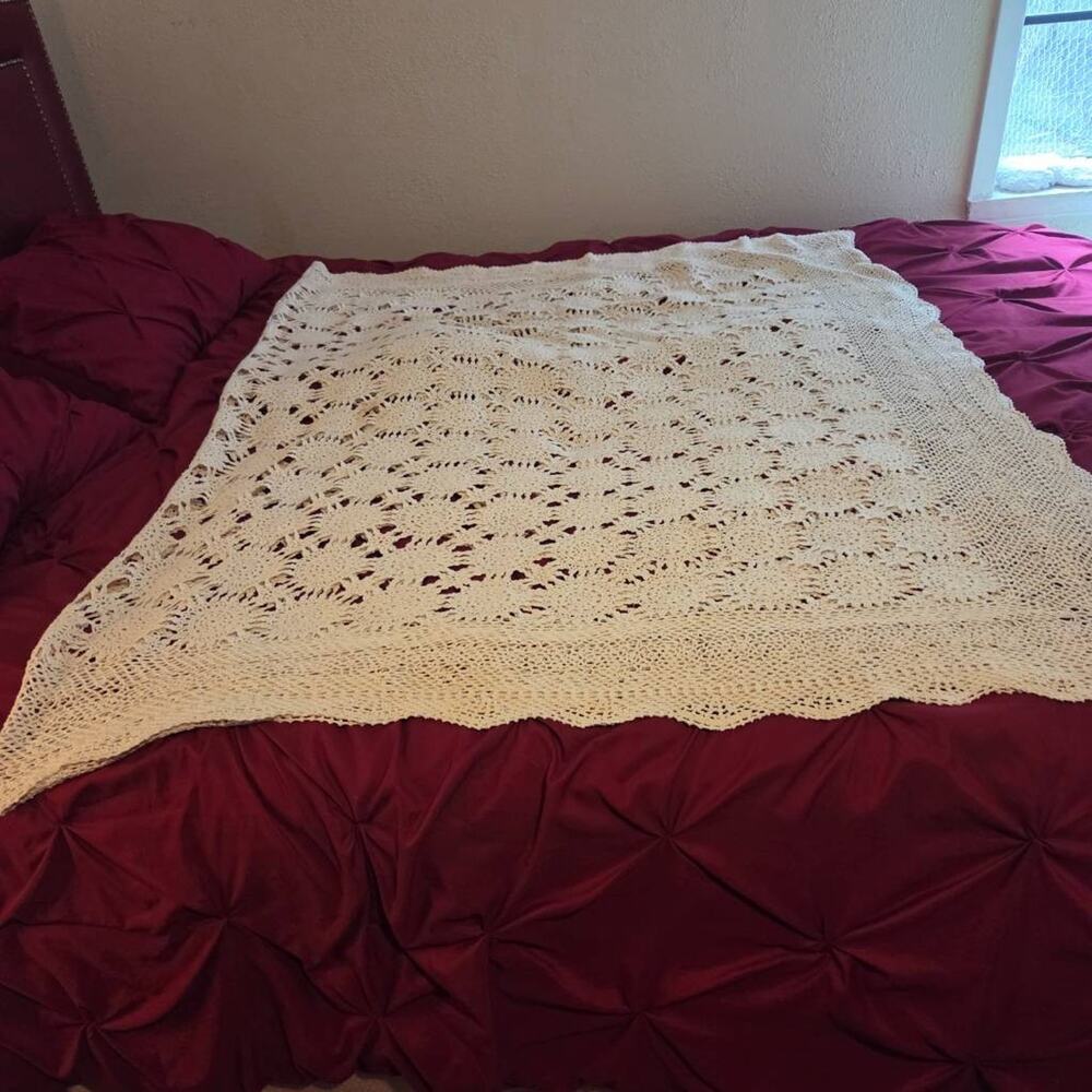 Vtg Handmade Crochet Tablecloth Bed Coverlet Rectangle Ecru 90x52 6-8 Chair Size